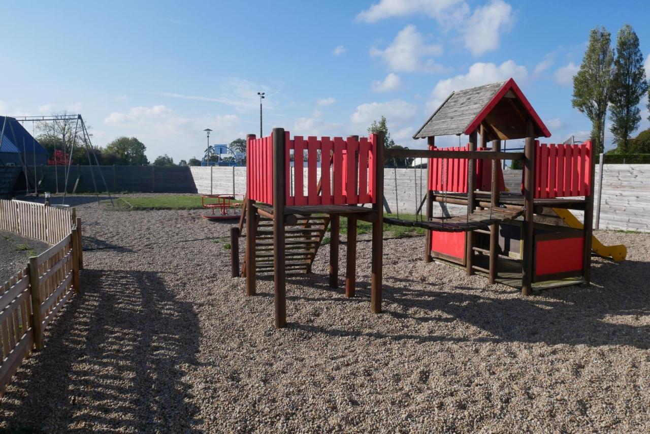 Camping Sainte Mere Eglise Buitenkant foto